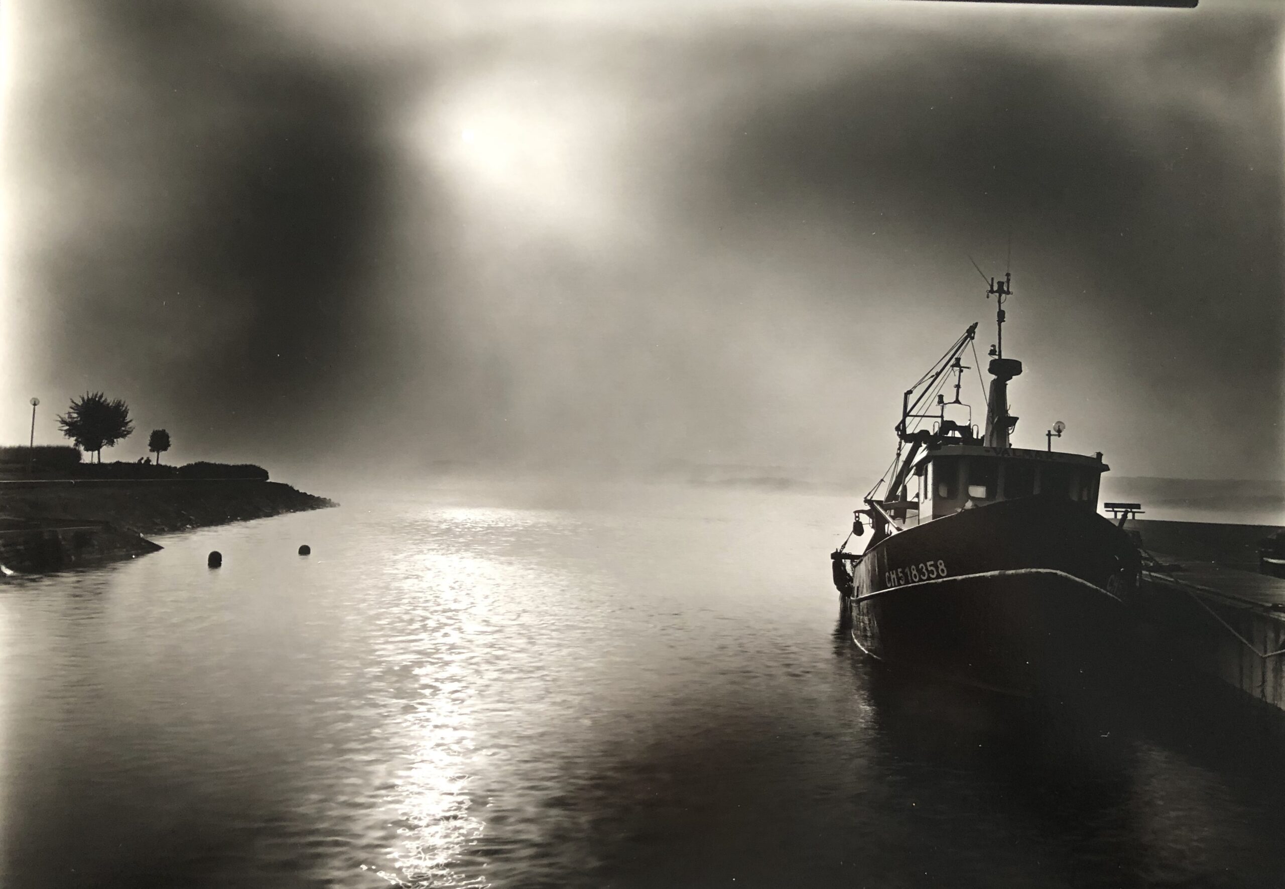 Chalutier dans la brume ©OlivierMeriel - galerie lagoelettedugoéland