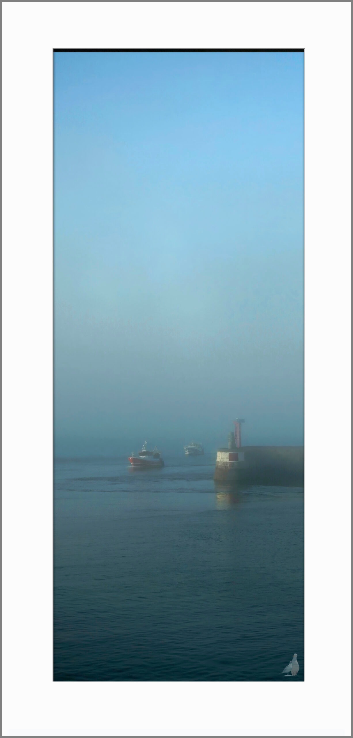 Route du port, photographie de la série Entre-vu de Catherine Clemenceau, tirage en vente à la galerie La Goélette du Goéland